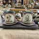 Deux tasses artisanales avec portraits de chien et de chat peints à la main