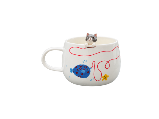 Tasse personnalisée À la pêche ! avec figurine d’animal sculptée et peinte à la main
