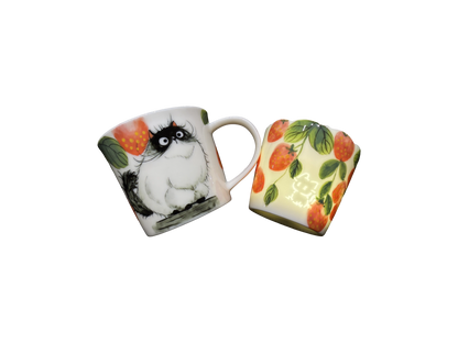Tasse en porcelaine Fraise des bois avec portrait d’animal peint à la main et soucoupe assortie