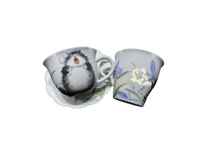 Tasse en porcelaine Iris de brume avec portrait d’animal peint à la main et soucoupe assortie
