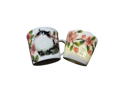 Tasse en porcelaine Pêche en fleurs avec portrait d’animal peint à la main et soucoupe assortie